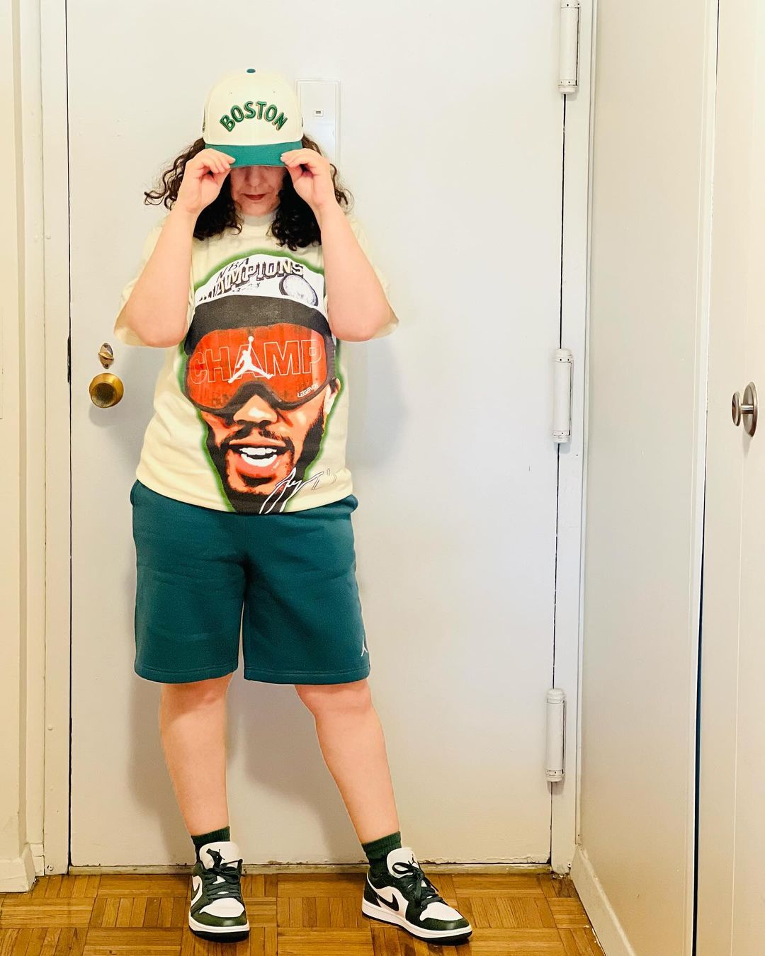 JAYSON TATUM CHAMPAGNE GOGGLES TEE